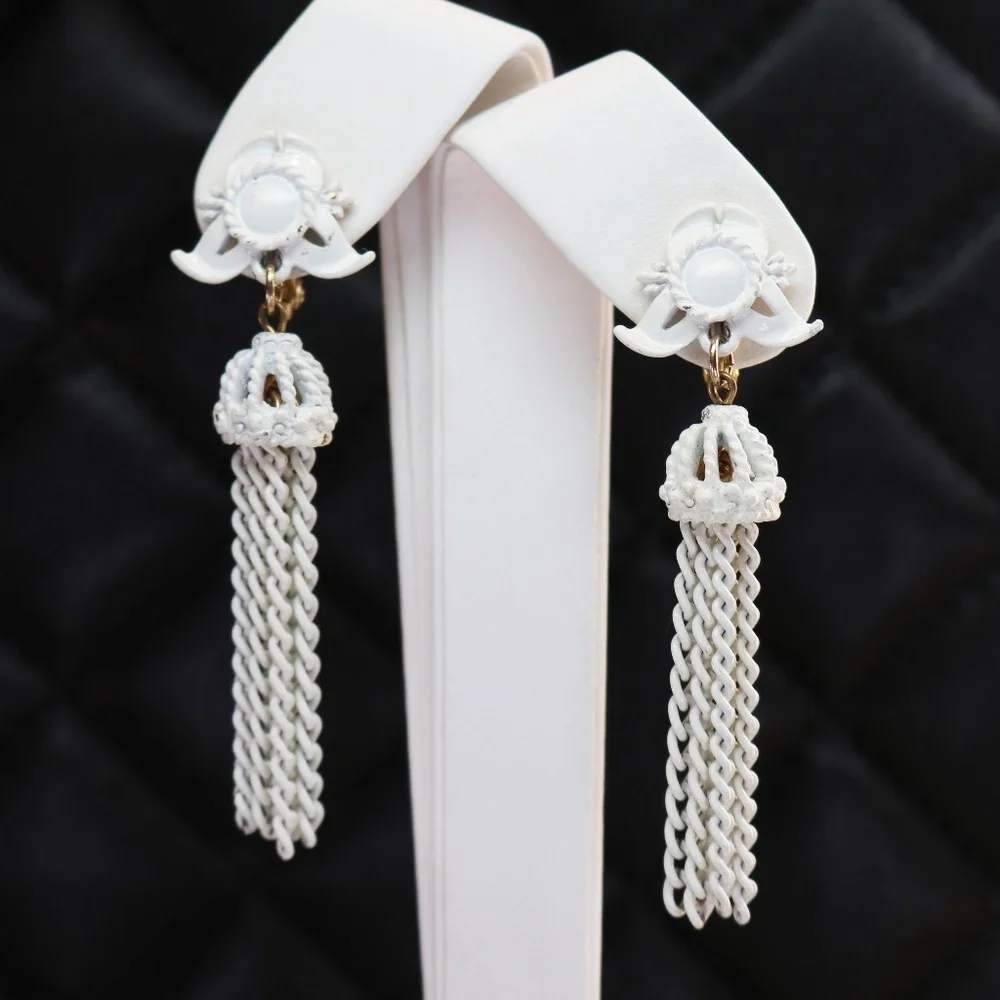 Vintage Monet "White Lace" Necklace & Earrings - Picture 2 of 11